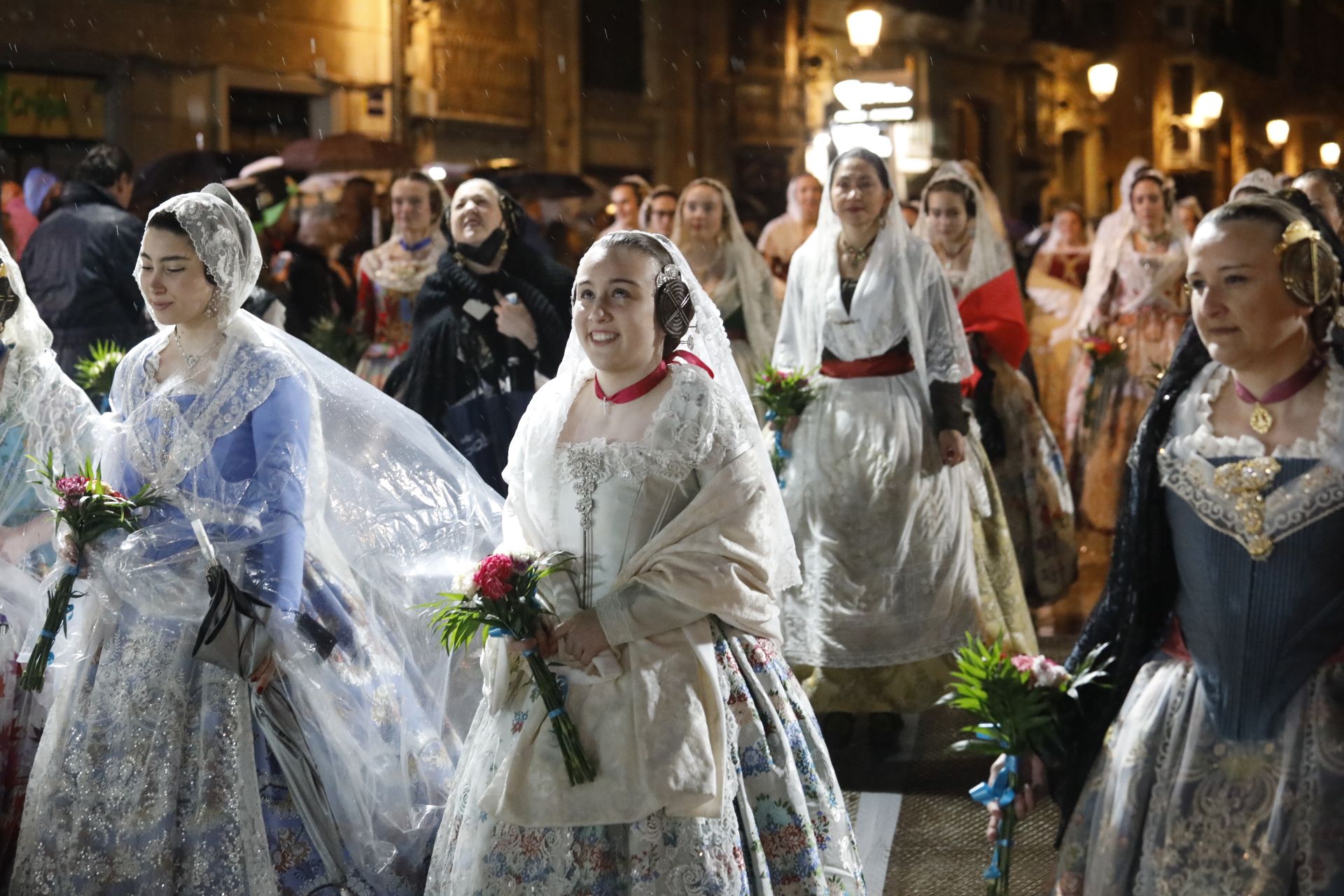 Búscate en el primer día de ofrenda por la calle de la Quart (entre las 19:00 a las 20:00 horas)