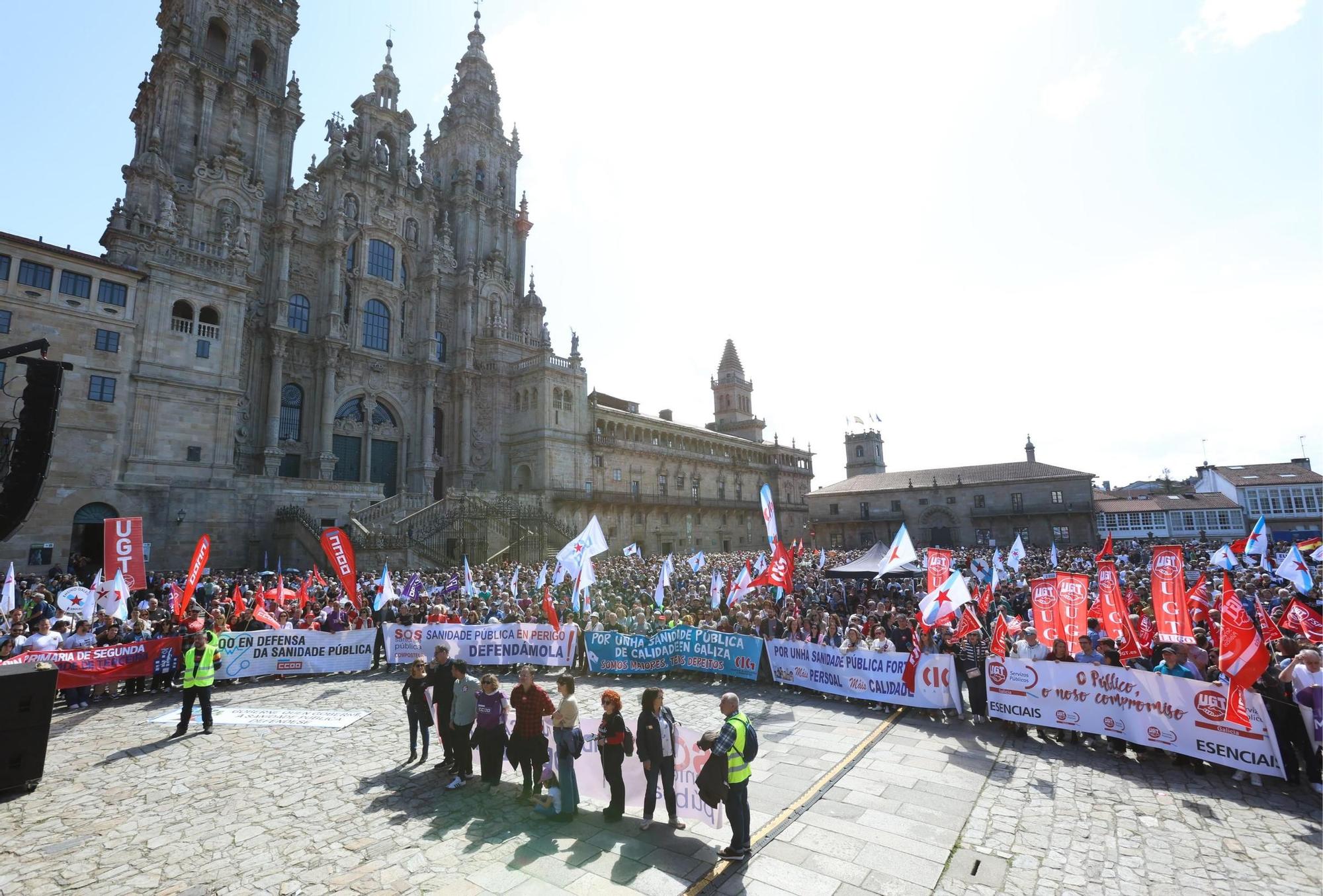 Miles de gallegos reivindican mejoras en la sanidade pública en Santiago