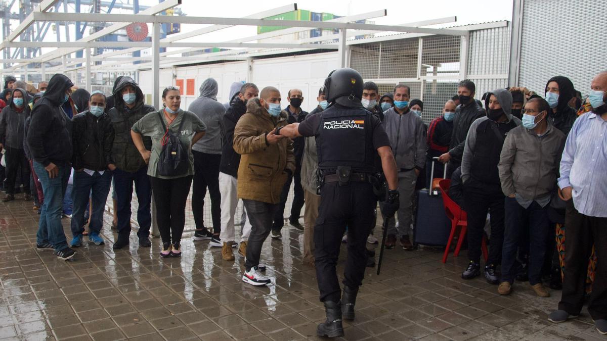 Las imágenes de los altercados en el Puerto de Alicante por el ferry a Orán