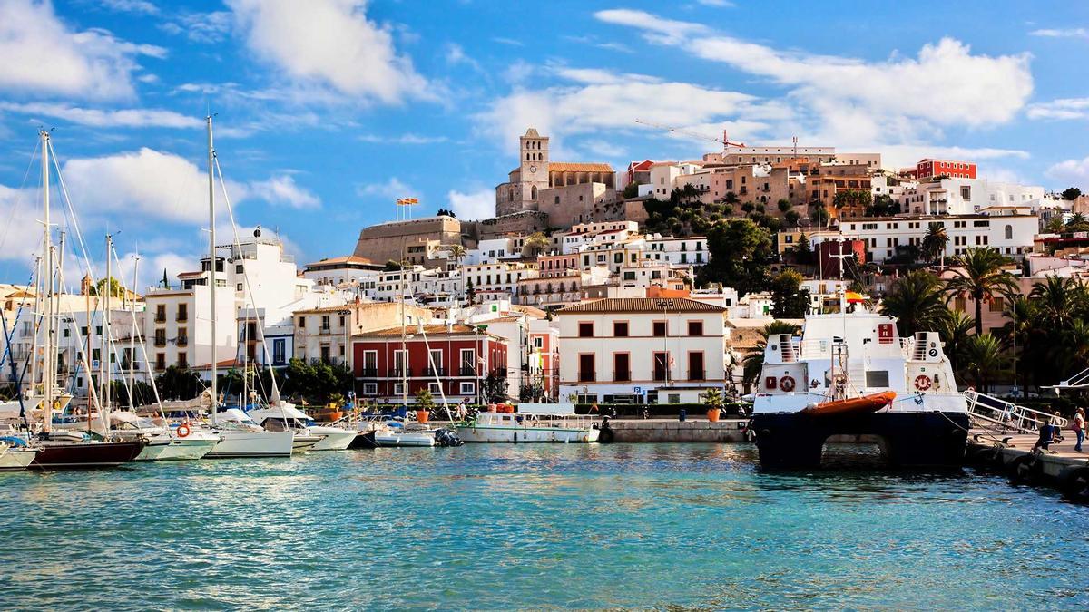 Imagen panorámica de la ciudad de Eivissa.