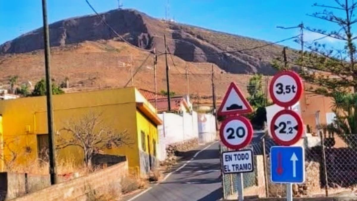 Santa Cruz limita el tráfico pesado en la calle Centenillo de El Tablero por seguridad vecinal