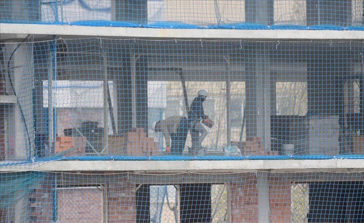 zentauroepp52804538 obra pisos barcelona200327171002