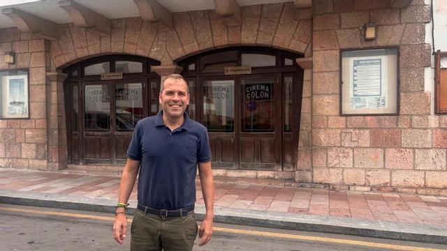 José Manuel González Castro, este martes, a las puertas del Cine Colón.