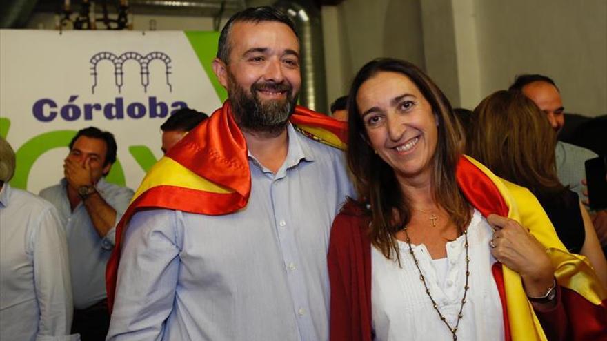 El PP contacta con Vox, que avisa de que su apoyo no será «a cambio de nada»