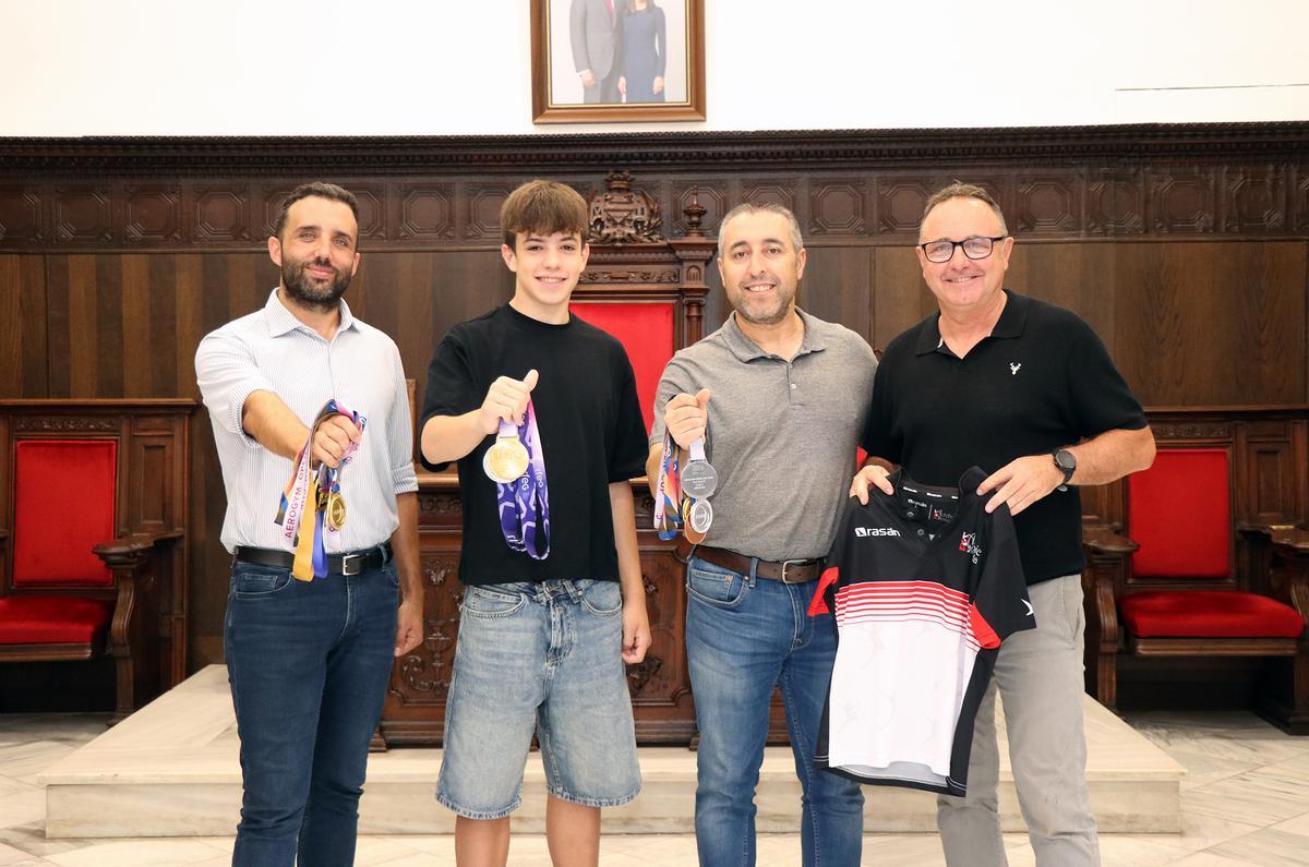 Reconocimiento a Hugo Valero en el ayuntamiento.