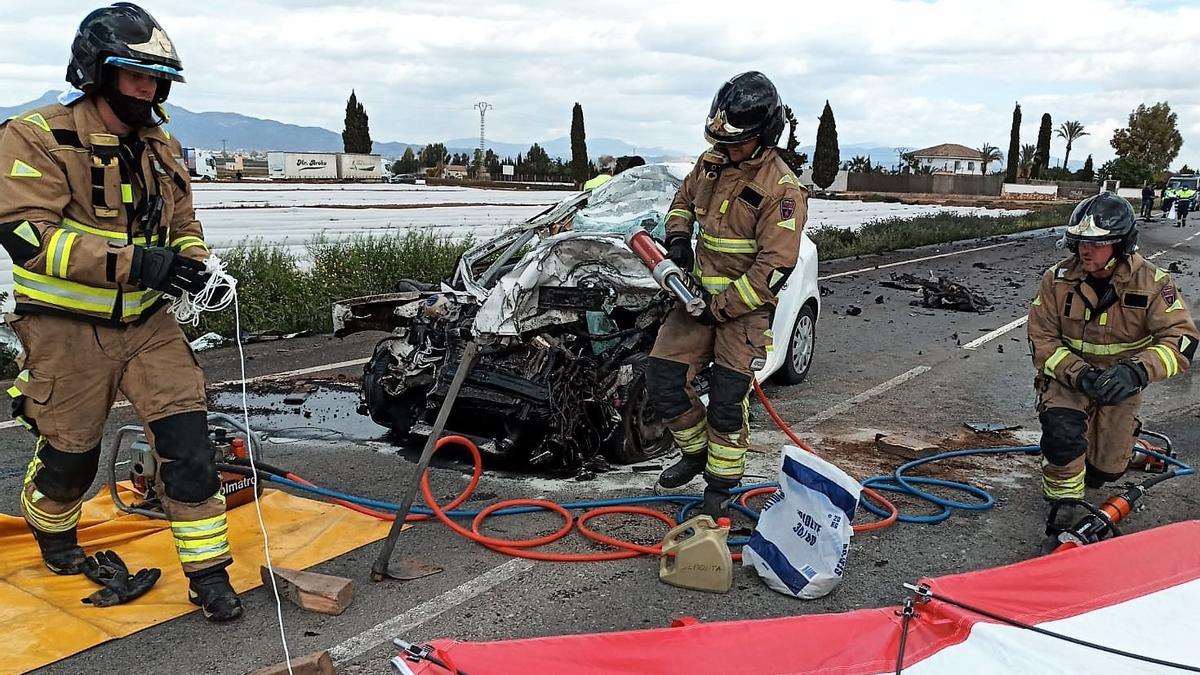 Muere el conductor de un turismo tras chocar contra un camión la carretera de Purias a Pulpí