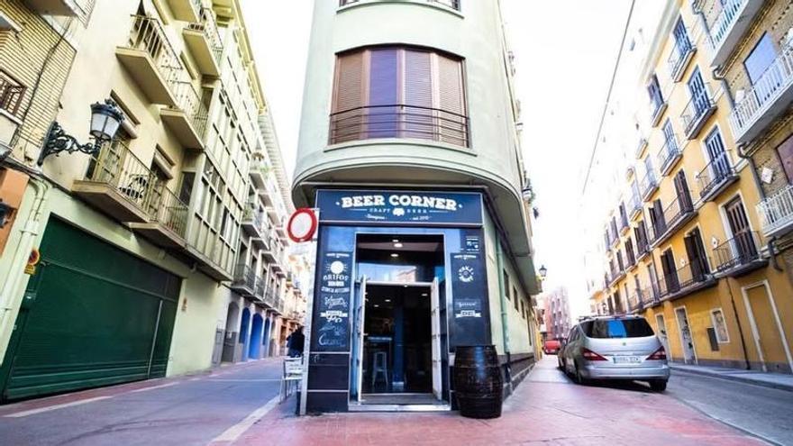 Un bar-cervecería de Zaragoza, ubicado en una de las calles con más historia de la ciudad, busca dueño: 50.000 euros de traspaso y libre de cargas