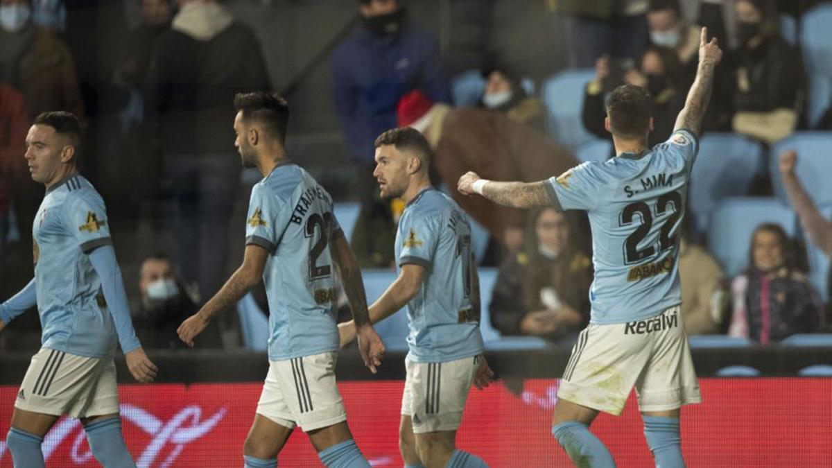 Santi Mina, que ya pasó el coronavirus, celebrando un gol ante el Espanyol