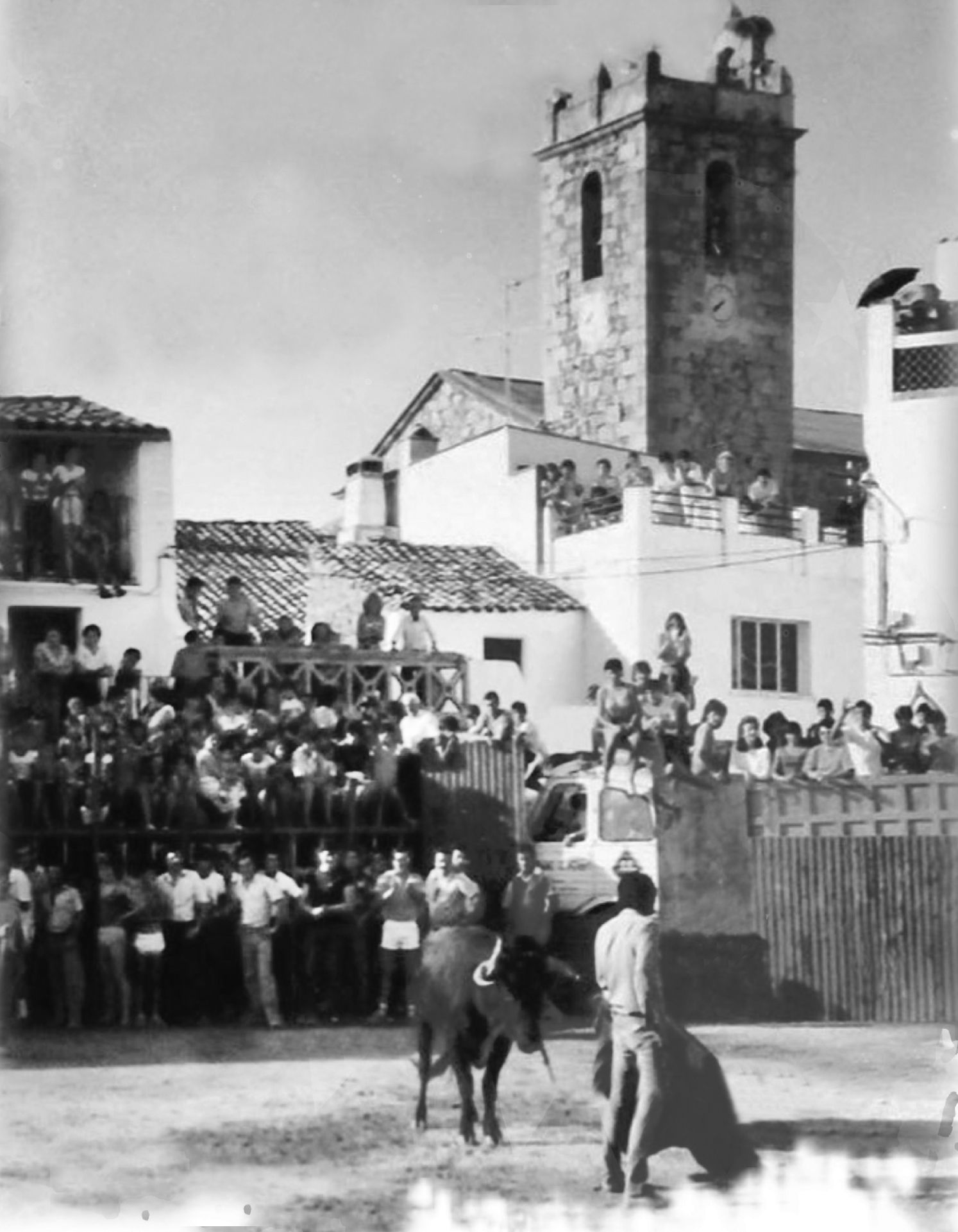 Foto antigua de las capeas en Navas del Madroño.