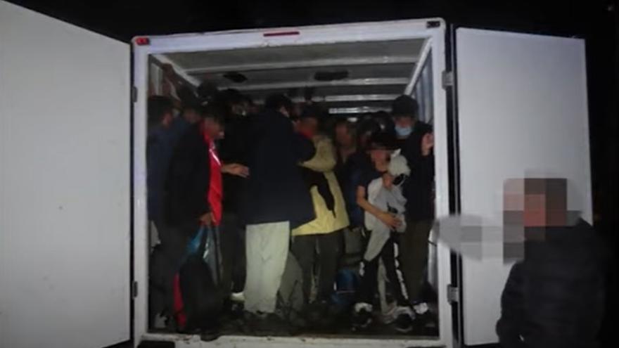 Desarticulada una red criminal transnacional que introducía irregularmente en la UE migrantes.