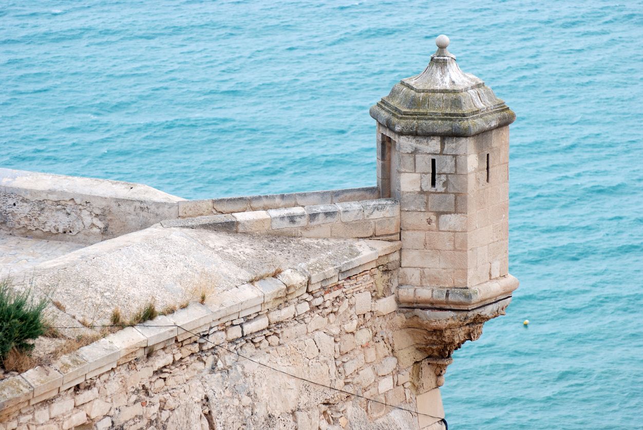 El "Macho del Castillo" ofrece unas vistas de 360º de la bahía y la ciudad