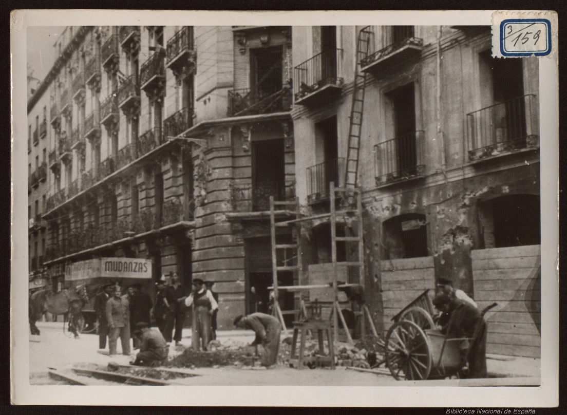 Zaragoza._Efectos_de_los_bombardeos_en_edificios_civiles_hospitales_y_calles_de_la_capital_Material_gr�fico__7.jpg