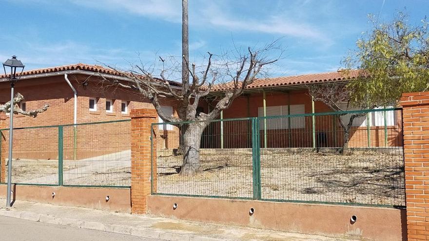 La Torre d&#039;en Doménec ofrece casa y trabajo para reabrir el colegio y el bar