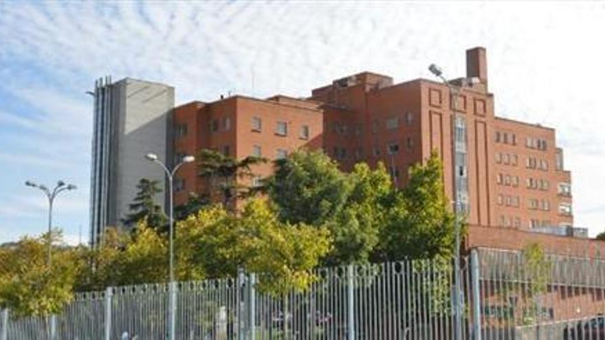 La familia de la mujer que se arrojó por una ventana del hospital reclama 100.000 €