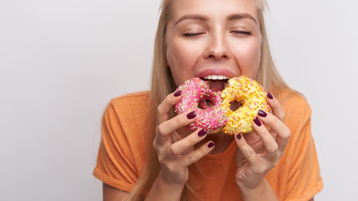 Menjar ràpidament té molts efectes nocius per a la teva salut