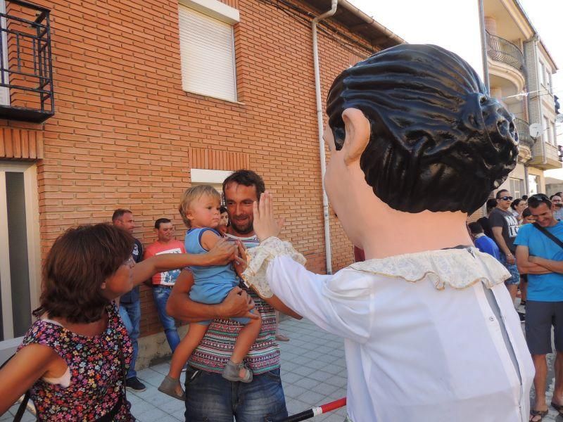 Gigantes y cabezudos en Camarzana de Tera