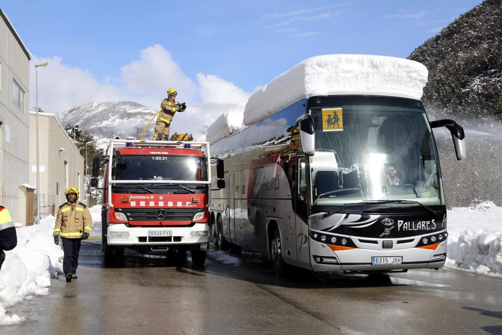 Assistència a un grup de nens atrapats en una casa de colònies del Berguedà