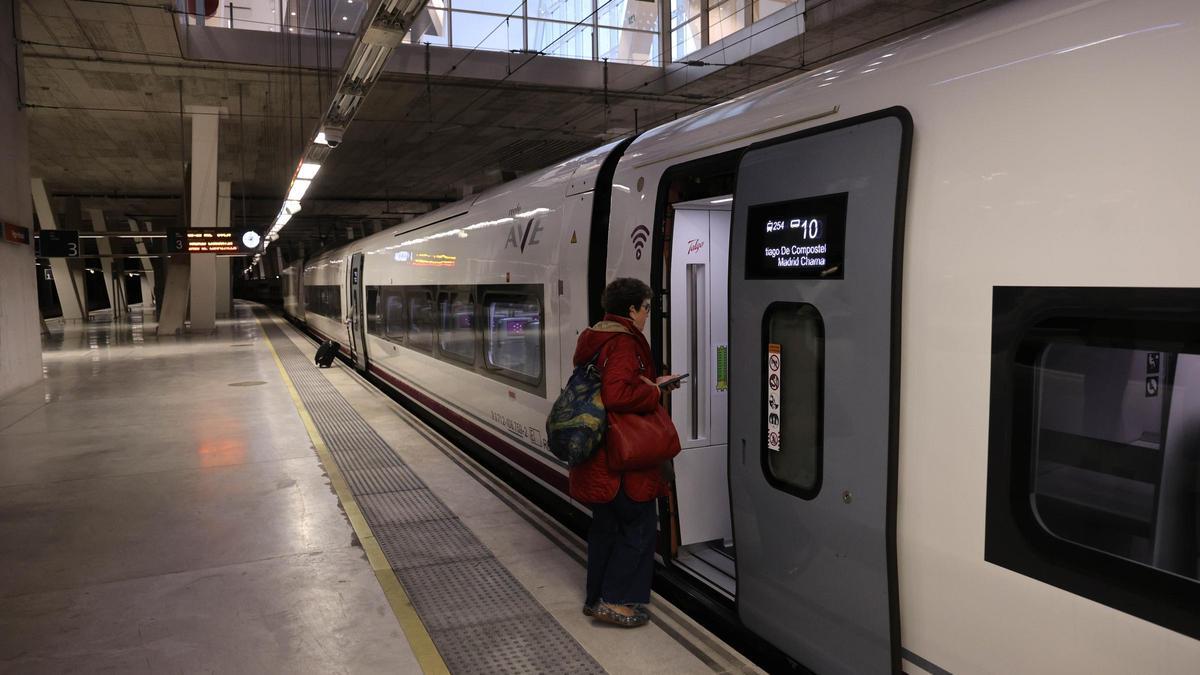 Un tren Avril de Renfe en el viaje inaugural del AVE desde Vigo-Urzáiz el pasado 21 de mayo