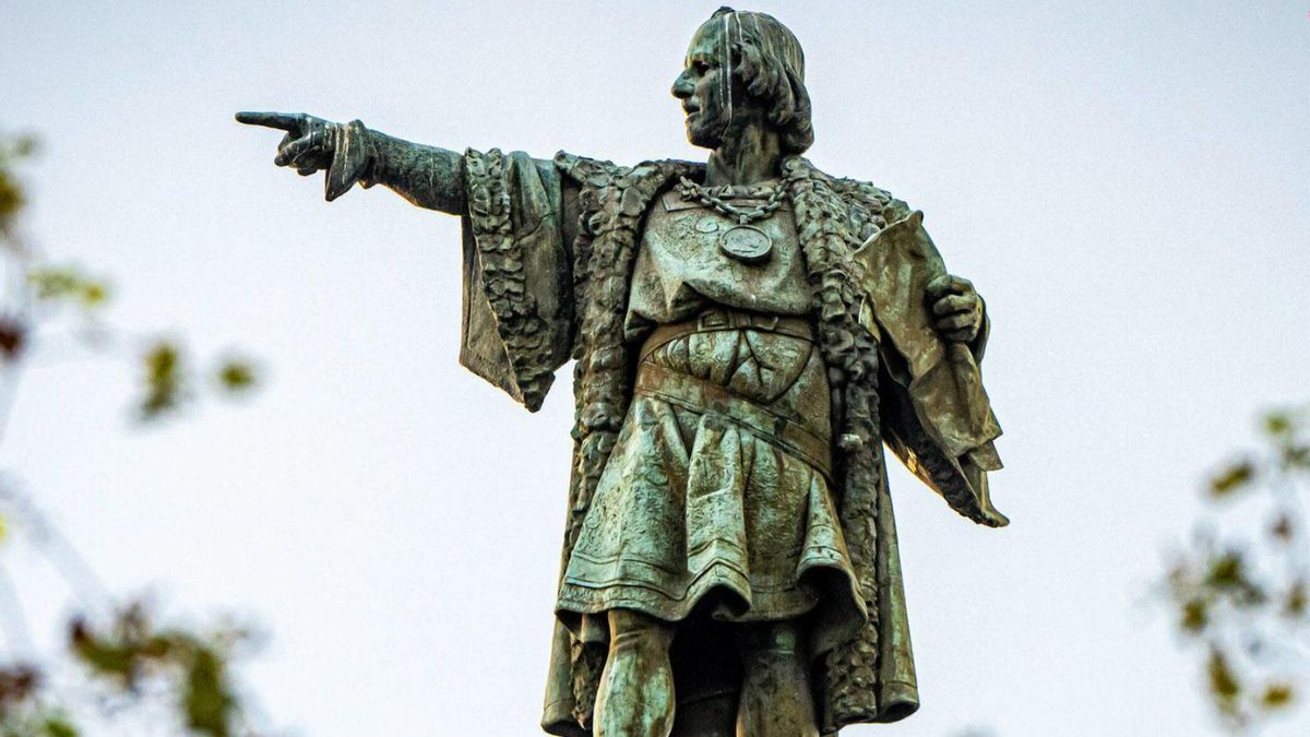 L’estàtua de Colom a Barcelona, deteriorada pel pas del temps, ahir. | MANU MITRU L’estàtua de Colom a Barcelona, deteriorada pel pas del temps, ahir. | MANU MITRU