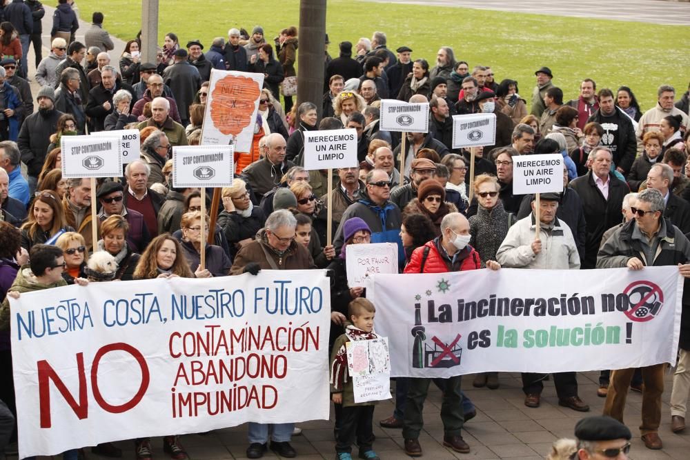 Concentración por un aire limpio frente a la sede de la EMA antes de la reunión de la Comisión de Seguimiento