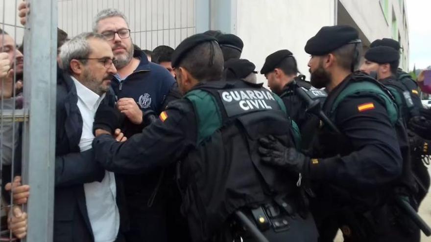 Intervenció de la Guàrdia Civil a Sant Joan de Vilatorrada, l´1-O passat.