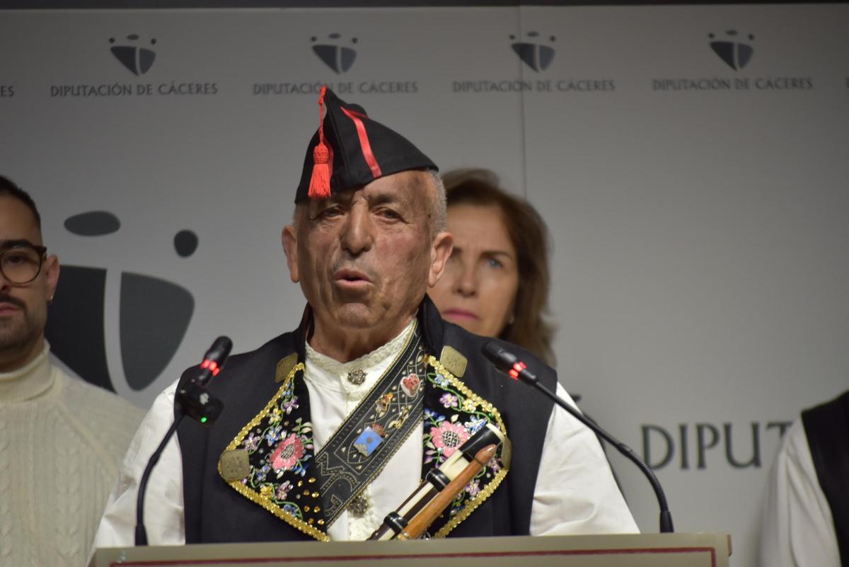 Fotogalería | Los Negritos de Montehermoso se presentan en la Diputación de Cáceres