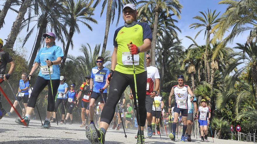 Una prueba de marcha nórdica en Elche, el año pasado.