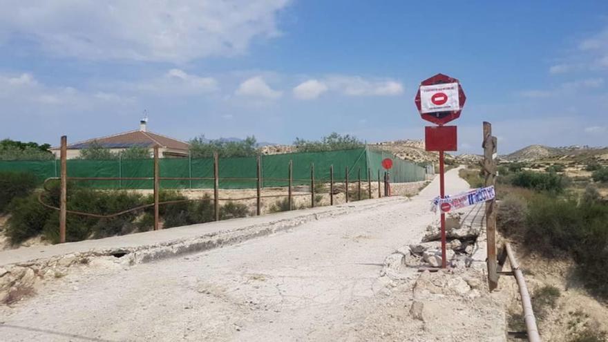 El puente de Los Rodeos de Campos del Río se debe reconstruir por completo