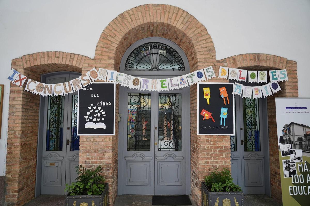 La entrada del colegio Dolores Medio, decorada para la entrega de sus premios en una edición anterior.