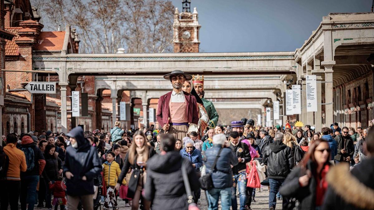 Gigantes y cabezudos en el carnaval de Matadero.