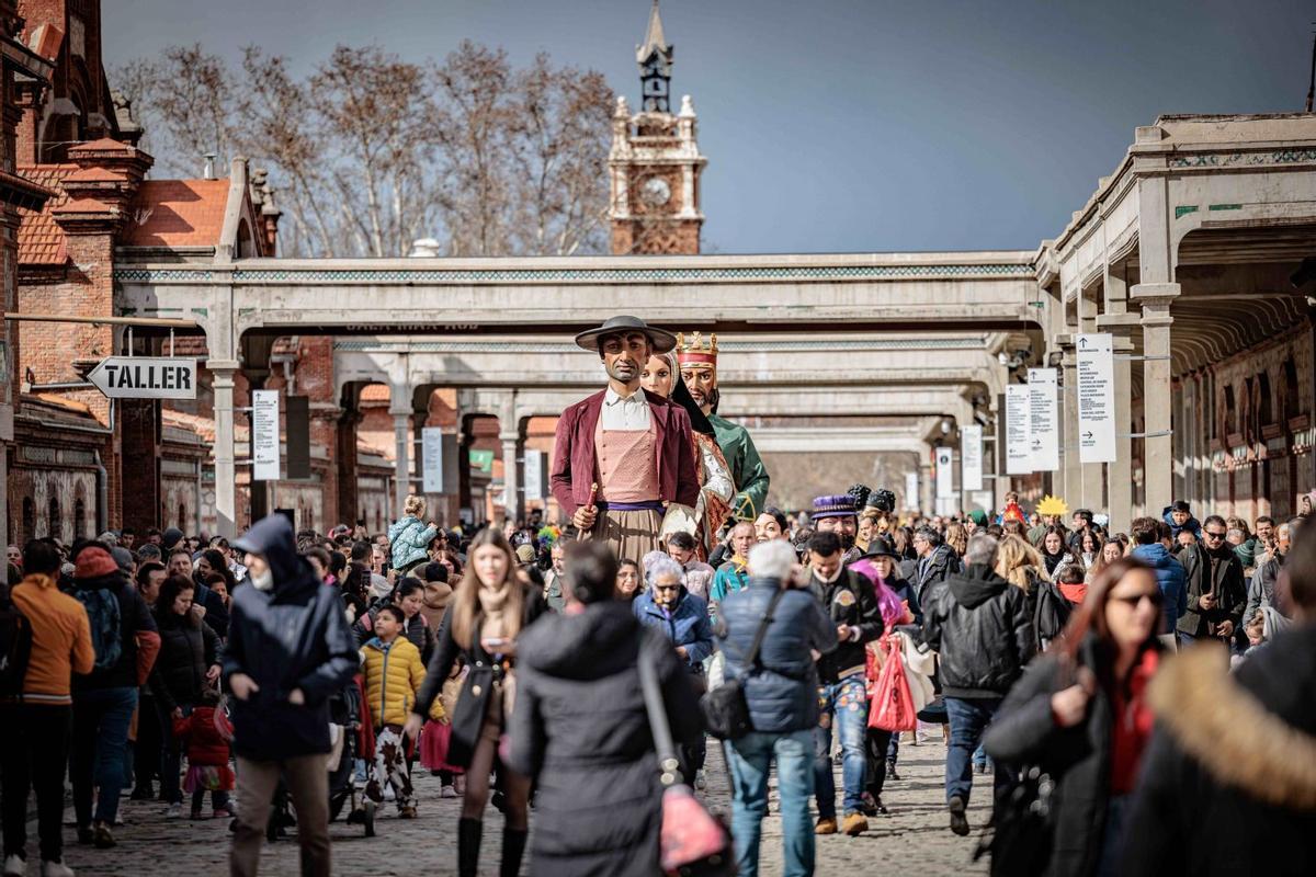 Gigantes y cabezudos en el carnaval de Matadero.