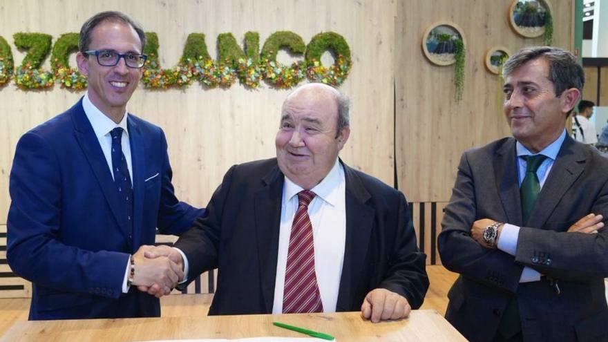 Caja Rural del Sur y Confevap firman un convenio.