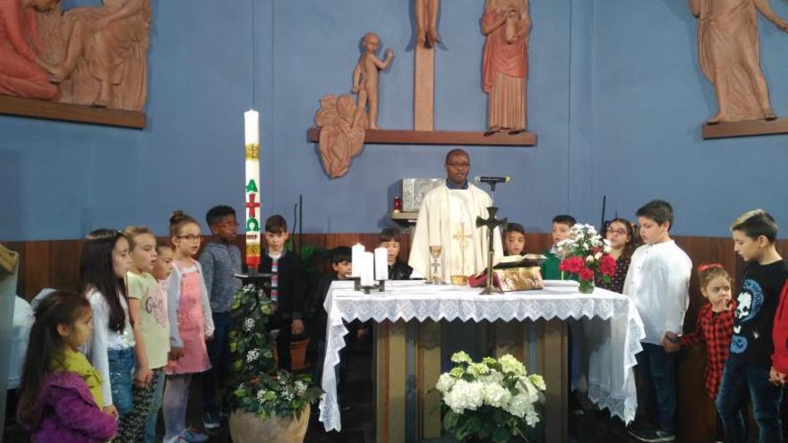 Joan de Déu Ndizeye, durant la celebració d&#039;una missa familiar a Pont de Vilomara (Barcelona)