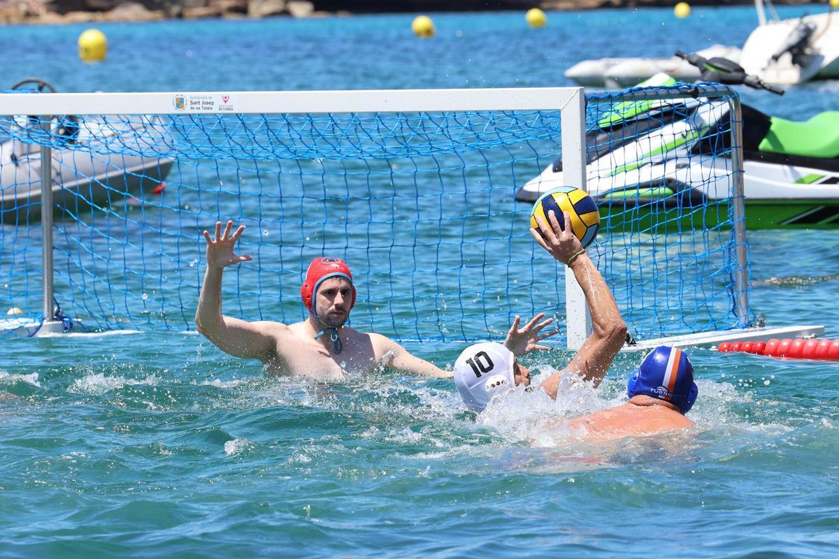 Imágenes de la fase final del Beach Polo Sant Josep disputado en Port des Torrent