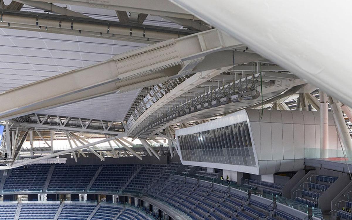 Armazón del techo retráctil del Bernabéu, que ha sido reforzado para mejorar la acústica del mismo.