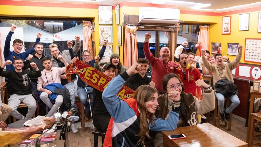 Las imágenes en Córdoba de la histórica victoria de España en el Mundial