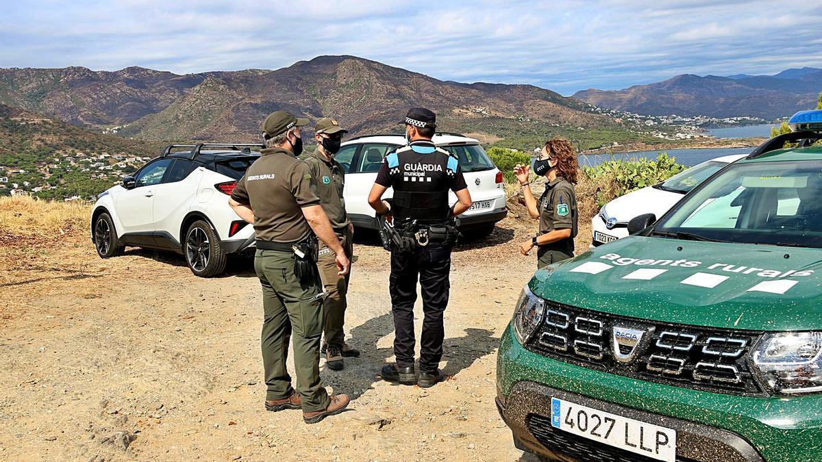 Els Agents Rurals, vigilant els accessos al cap de Creus. | ACN