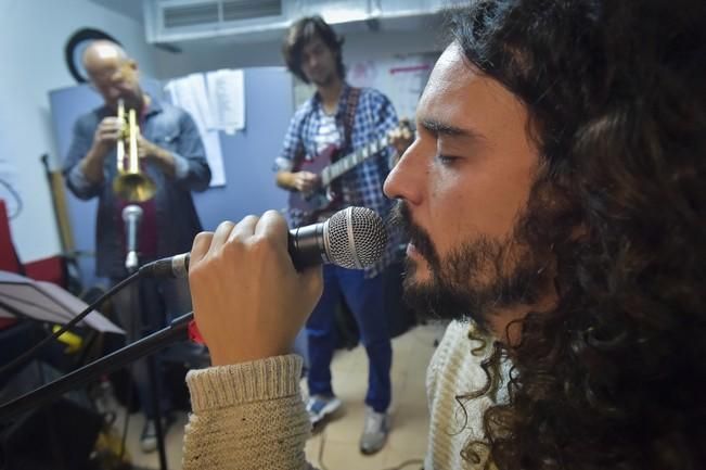 Ensayo de los grupos The Birkins y La Volpe Band