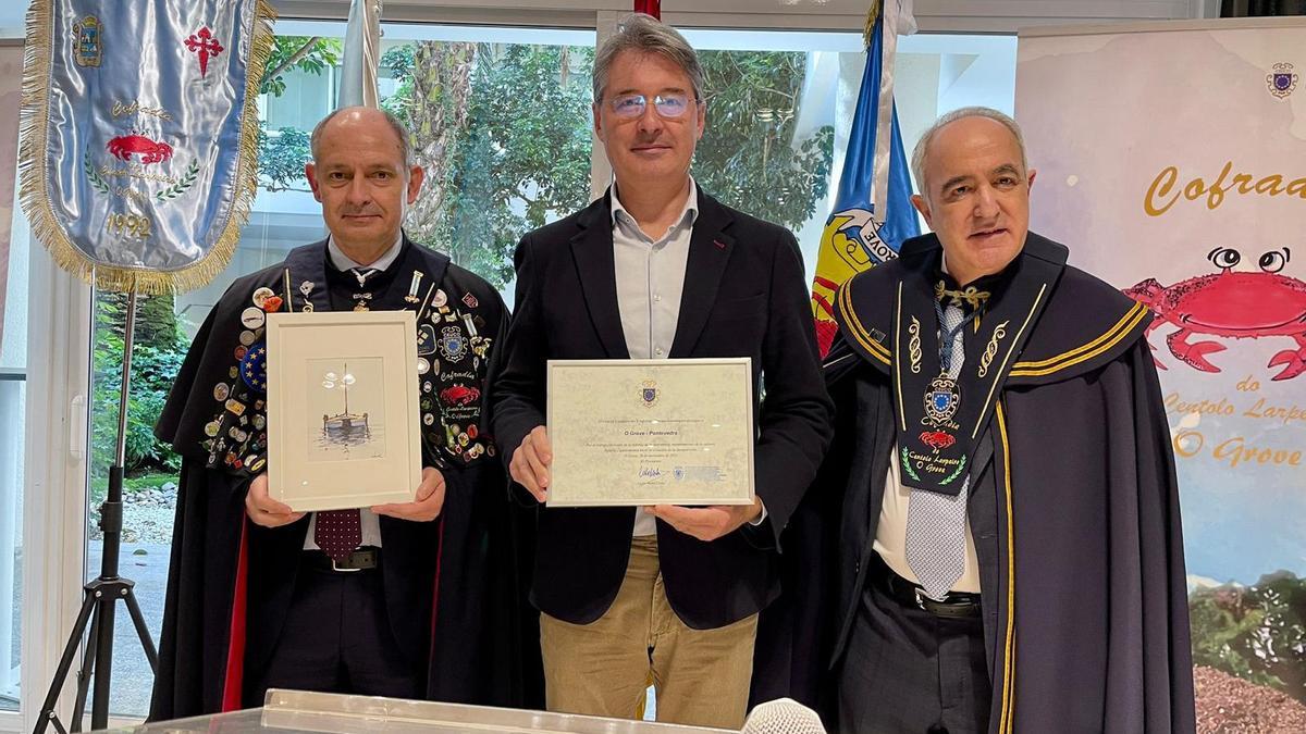 Un momento del Gran Capítulo, en presencia del alcalde José Cacabelos (centro).