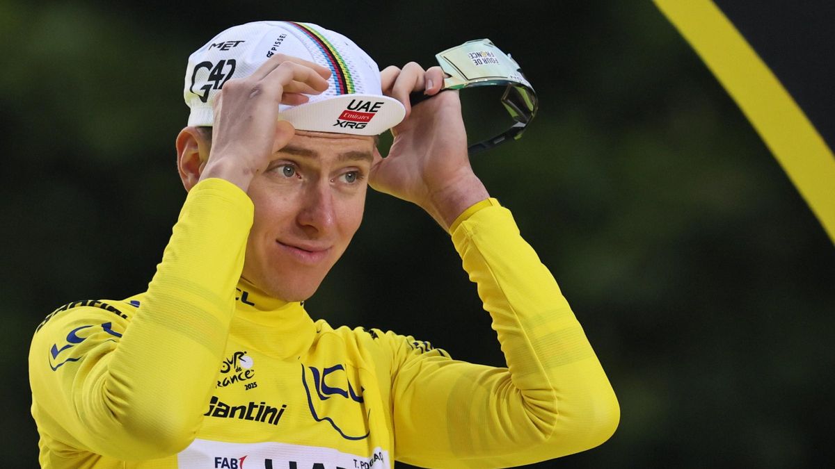 Pogačar celebra el Tour.