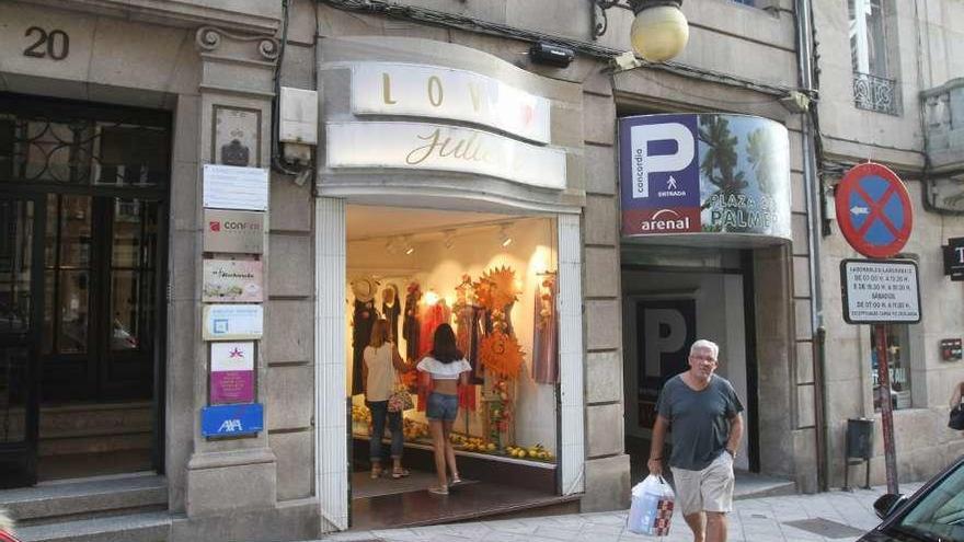 Tienda de ropa, en el local que ocupaba antes la librería Stylo. // Iñaki Osorio