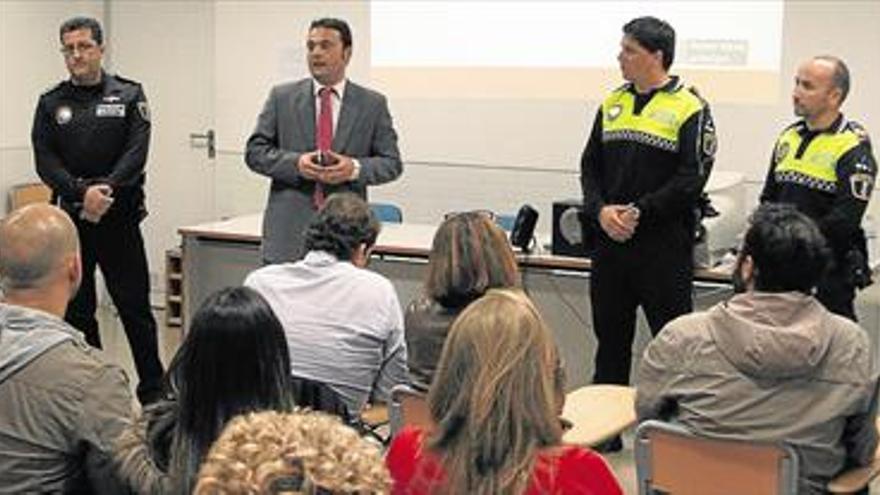 LA POLICÍA LOCAL DE PEÑÍSCOLA FORMA CONTRA LA DROGA