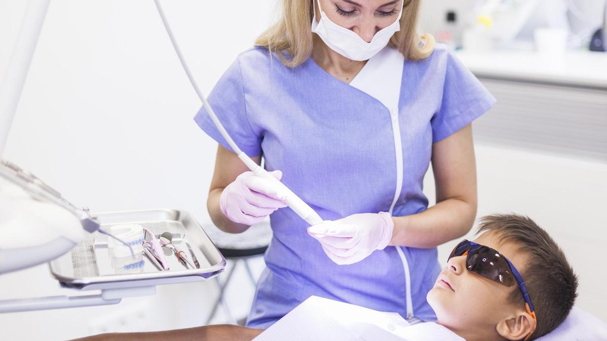 Los dentistas consideran necesario potenciar programas de atención dental a la población infantil y juvenil