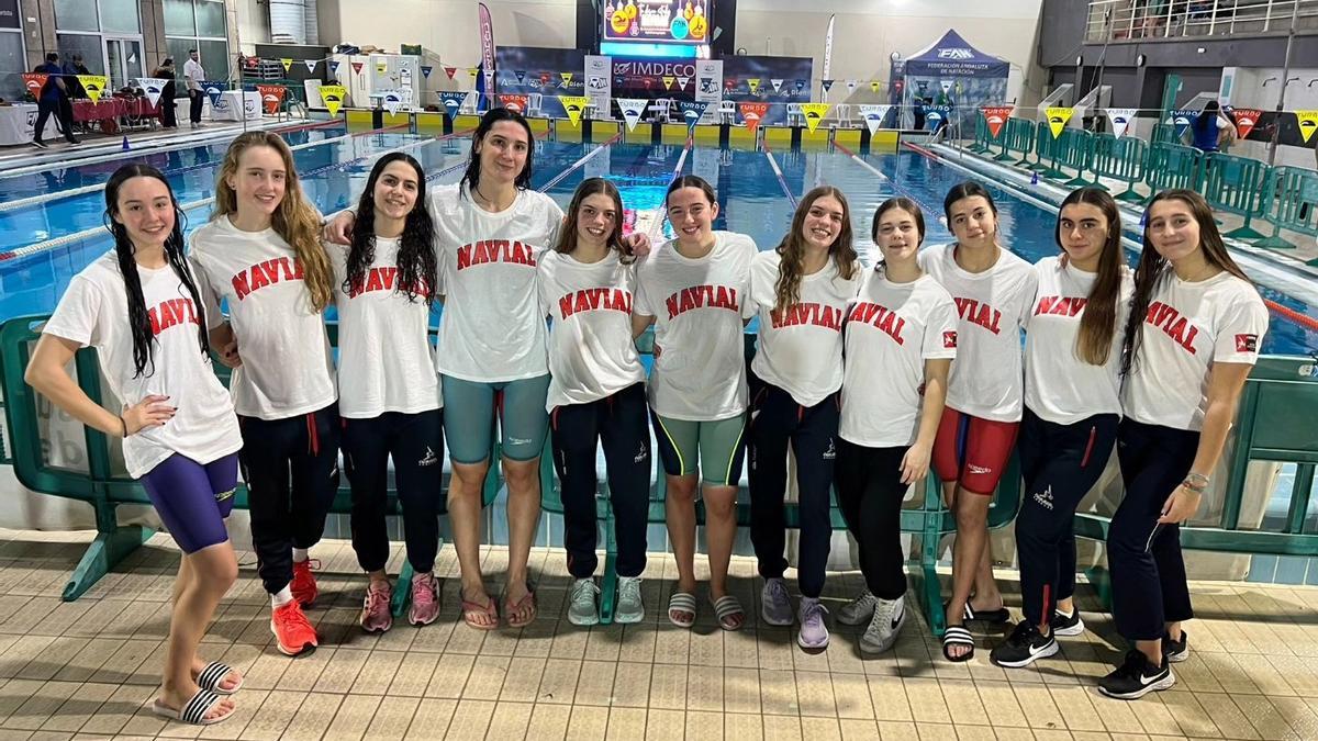 Nadadoras del Navial participantes en la fase de ascenso a la Copa de España de natación.