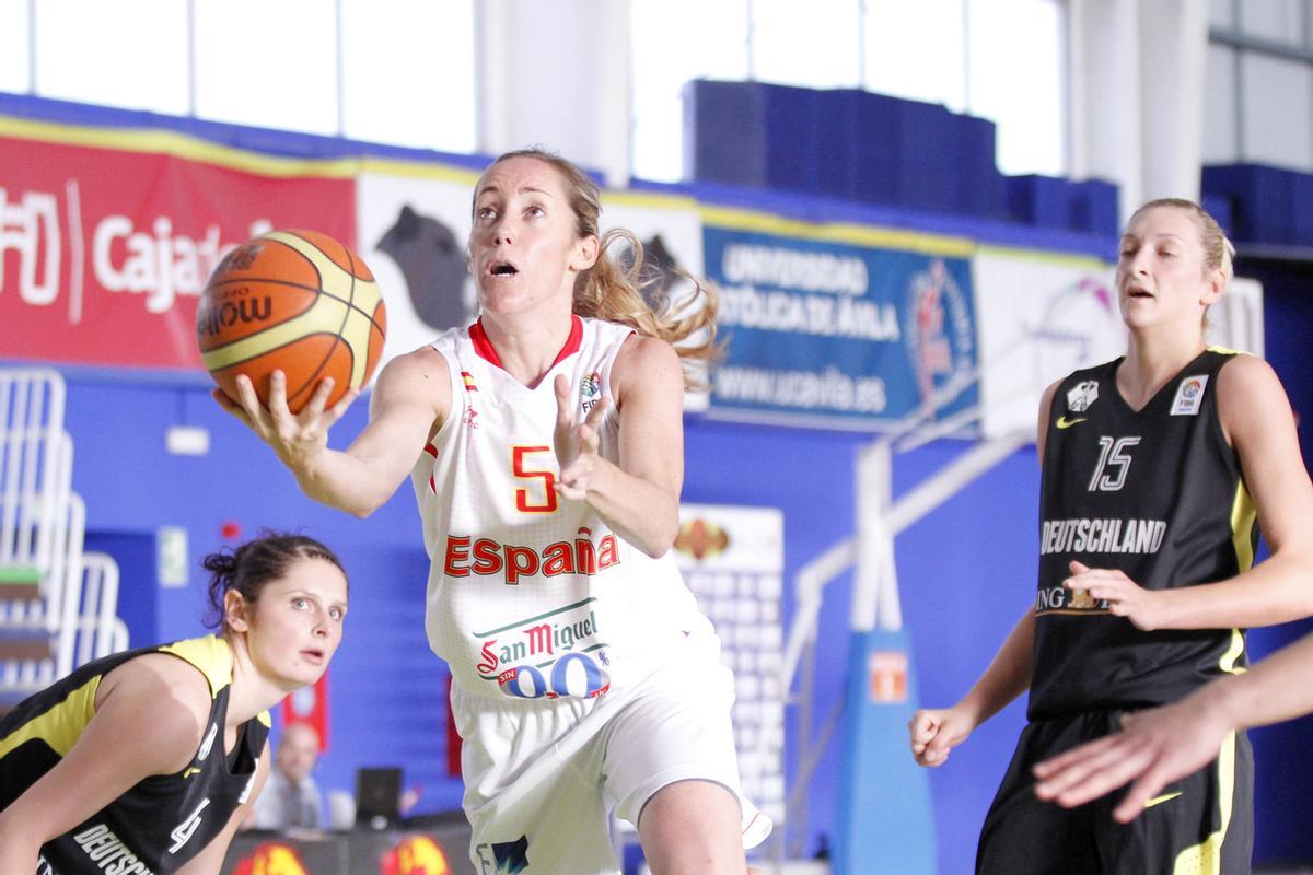 Marta Fernández, con la selección española en 2012.