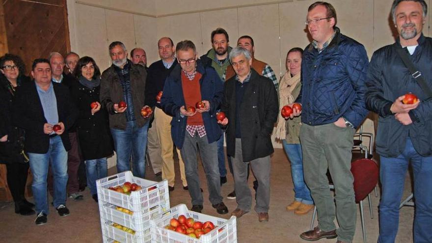 Participantes en la cata de sidra, en el Museo.