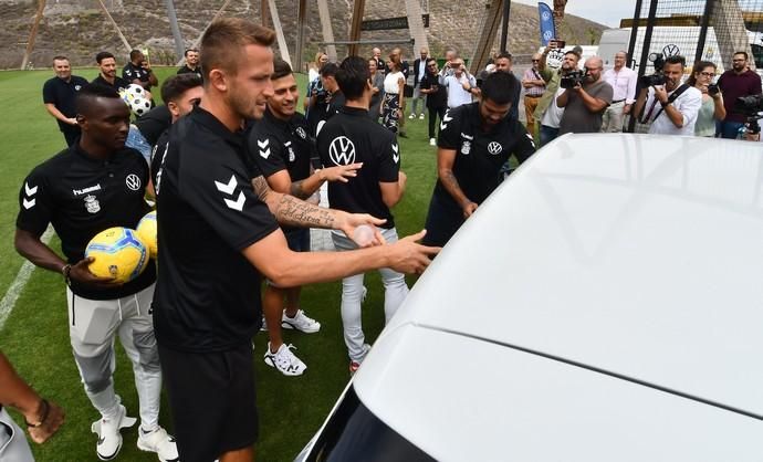 17/09/2019 LAS PALMAS DE GRAN CANARIA.  Entrega de coches Volkswagen a los jugadores de la UD Las Palmas.  Fotógrafa: YAIZA SOCORRO.  | 17/09/2019 | Fotógrafo: Yaiza Socorro