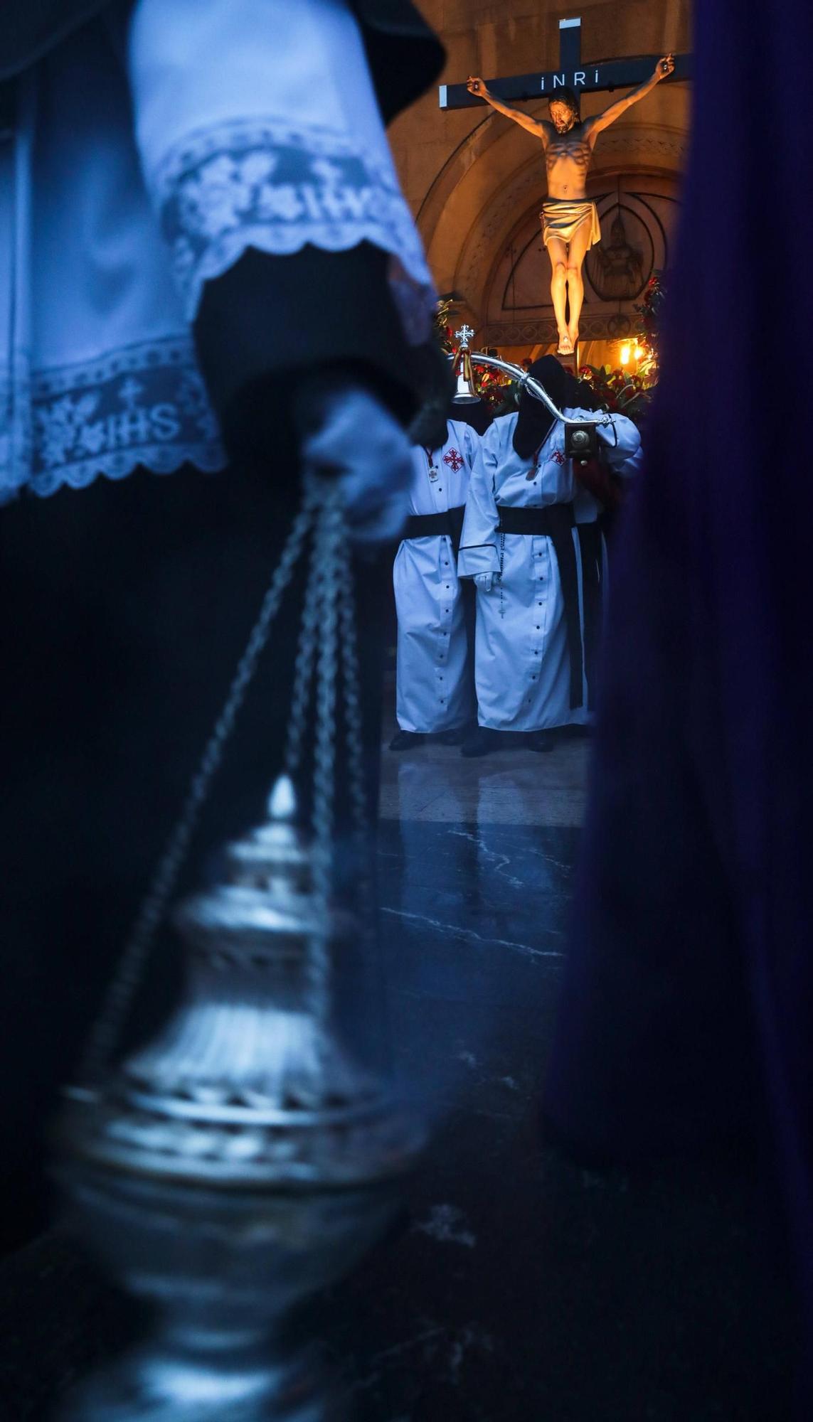 El vía crucis del Jueves Santo en Gijón, en imágenes