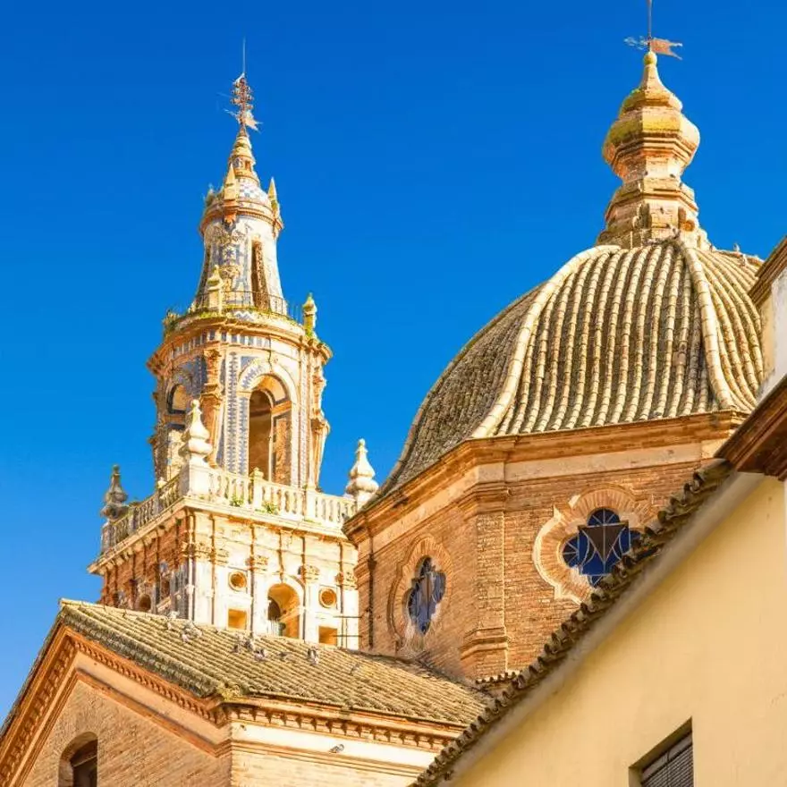 El cuarto municipio de Sevilla en ser declarado Conjunto Histórico-Artístico: tiene el balcón corrido más largo de Andalucía y un pasado romano que ha dejado huella