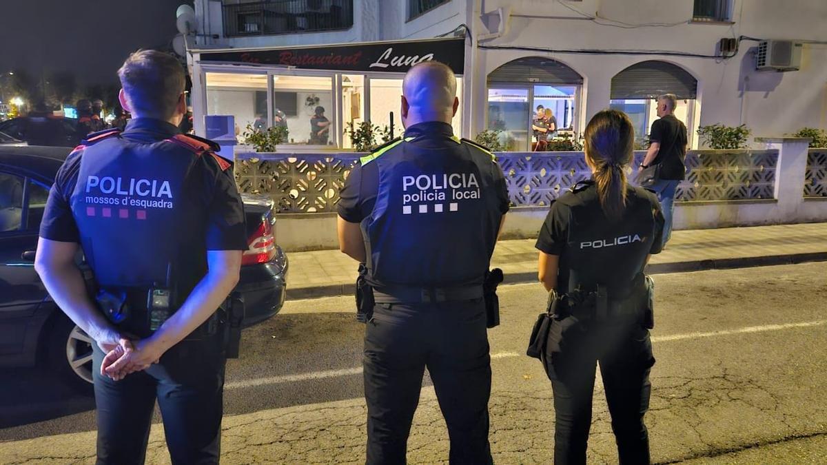 Un moment del dispositiu policial d'Empuriabrava